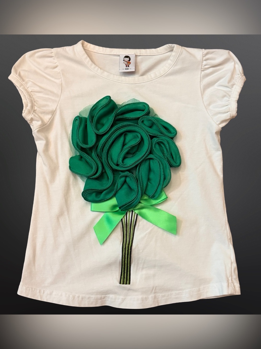 Girls White Top with Green 3D Flower Appliqué – US Size 6/7 (Tag Size 120)